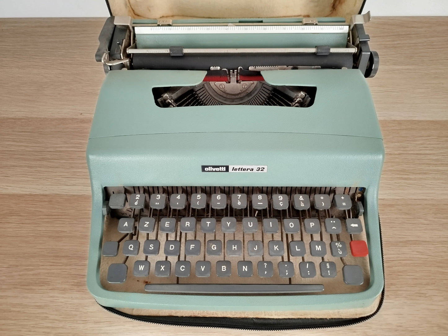 Macchina Da Scrivere Olivetti Lettera 32 Azzurra Vintage Epoca Anni 60 Design