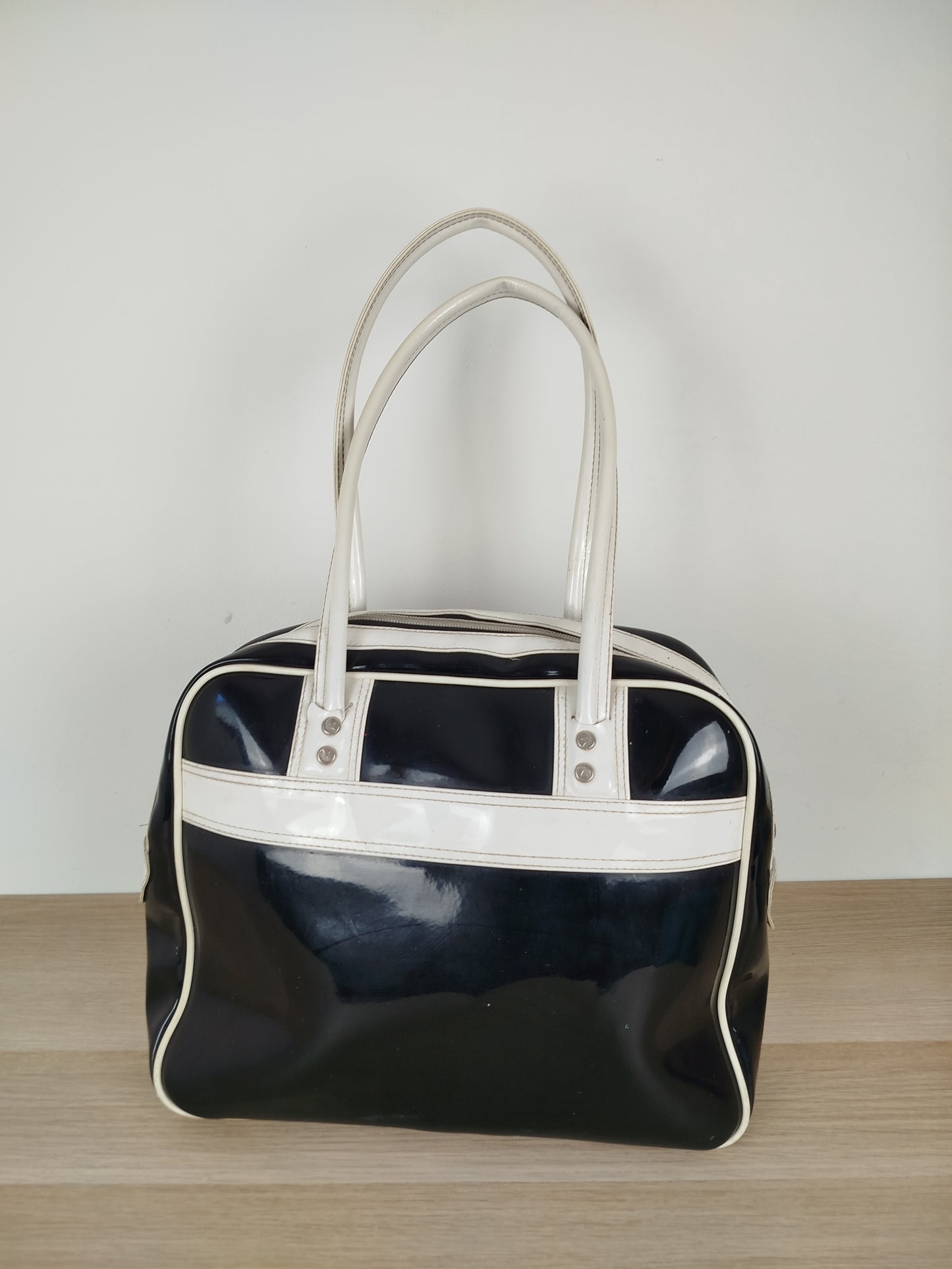 Borsa A Spalla Adidas In Vernice Vintage Anni 90 Nera E Bianca Con Logo Manici
