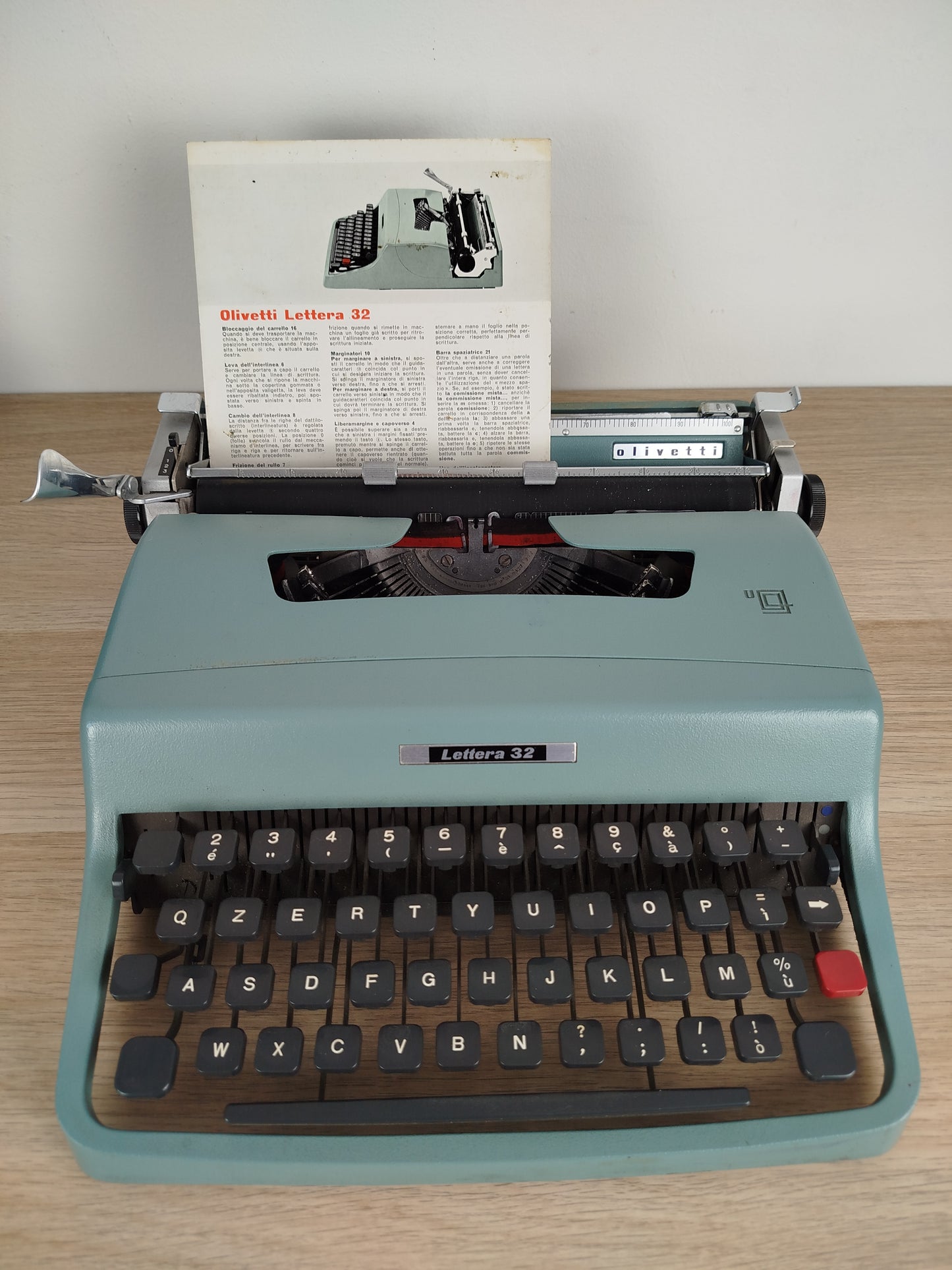 Macchina Da Scrivere Olivetti Lettera 32 Azzurra Vintage Epoca Anni 60 Design