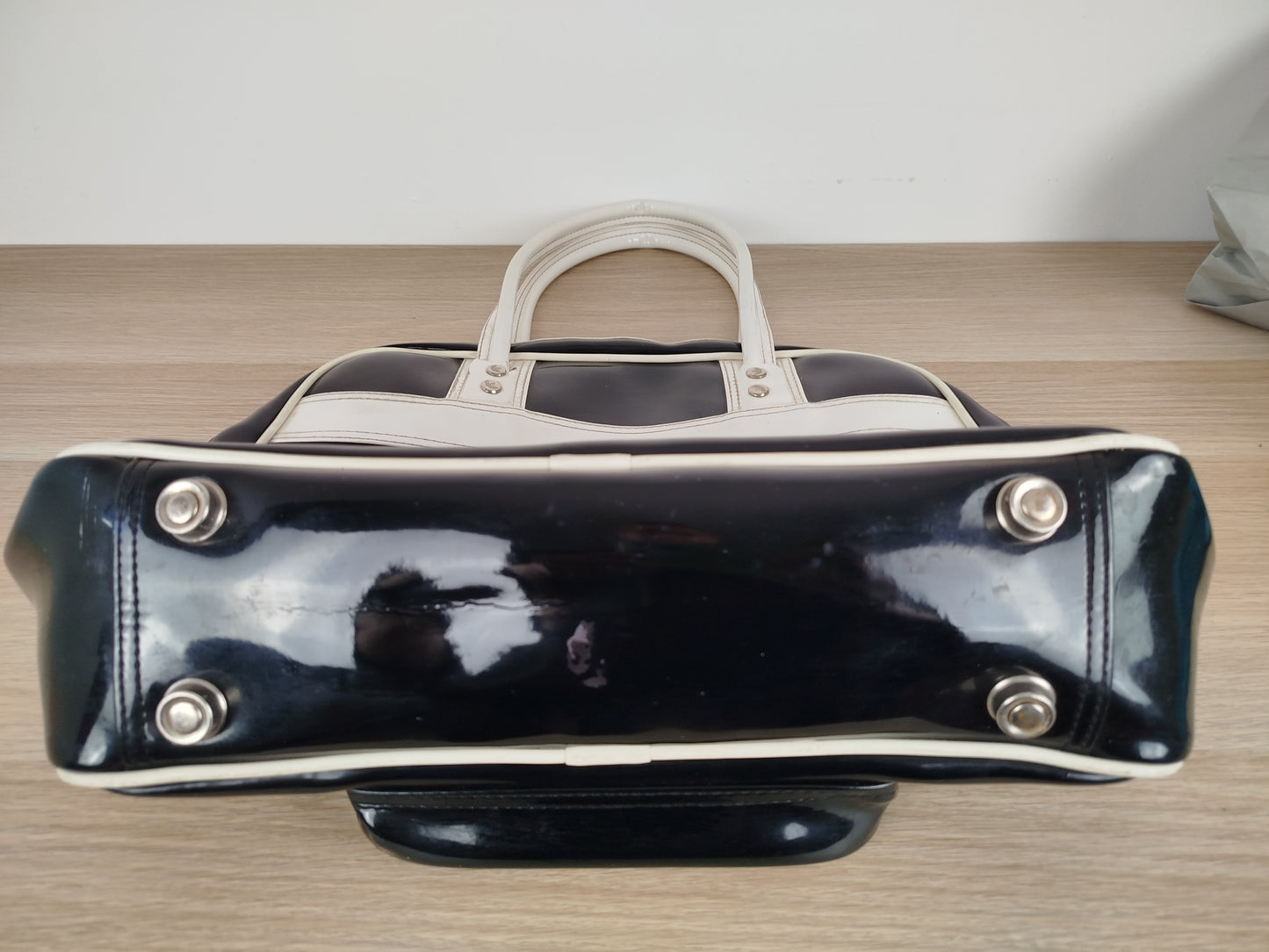 Borsa A Spalla Adidas In Vernice Vintage Anni 90 Nera E Bianca Con Logo Manici