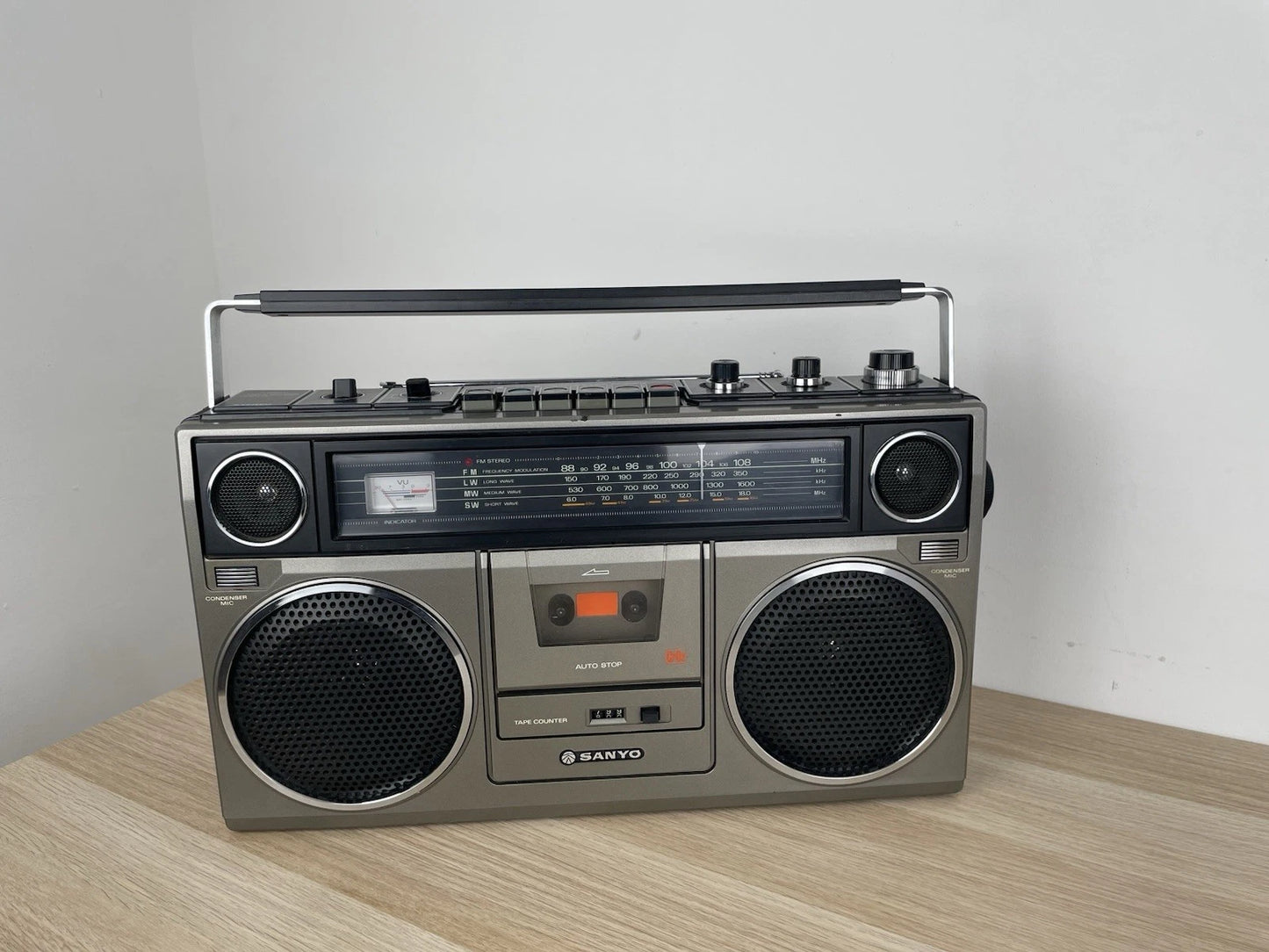Boombox Sanyo M9930LU Ghettoblaster Radio AM FM Vintage Epoca Anni 70 Grigio