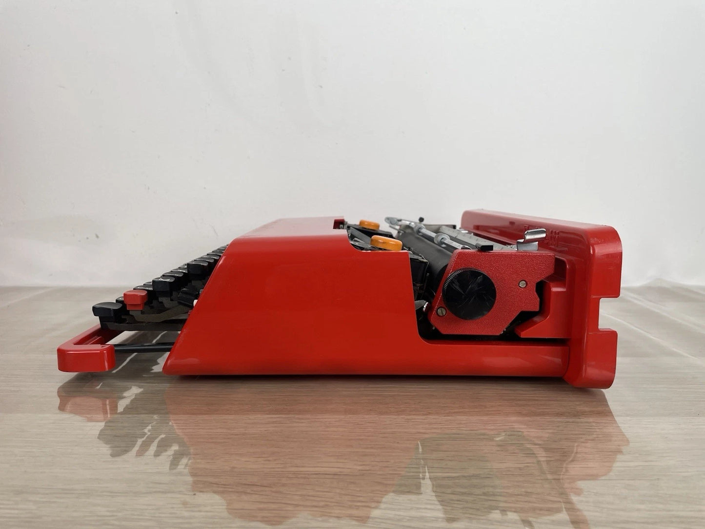 Olivetti Valentine Macchina Per Scrivere Rossa Ettore Sottsass Anni 70 MoMa NYC