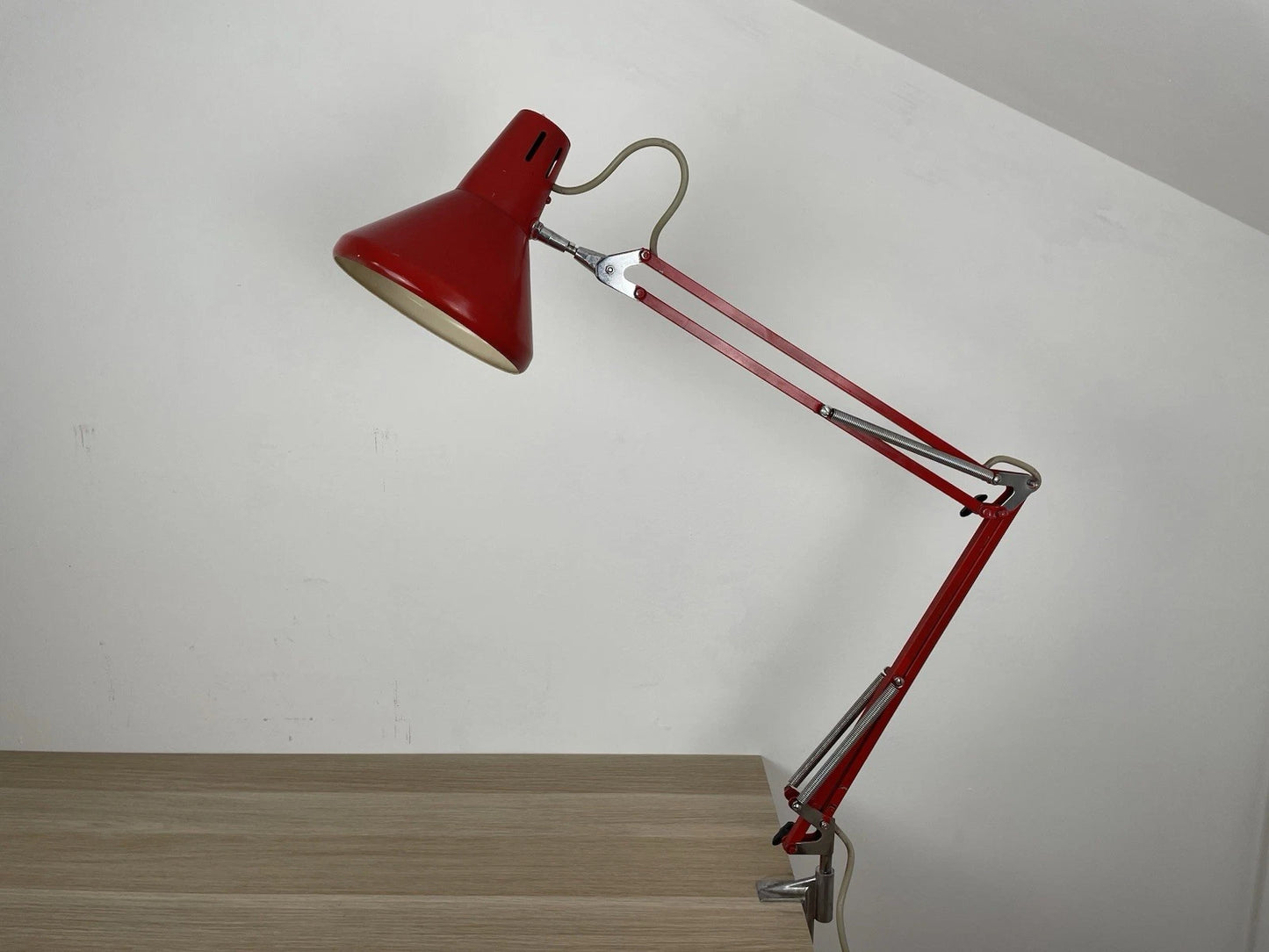 Lampada Snodabile Seminara Industriale Ministeriale Vintage Con Morsetto Rosso