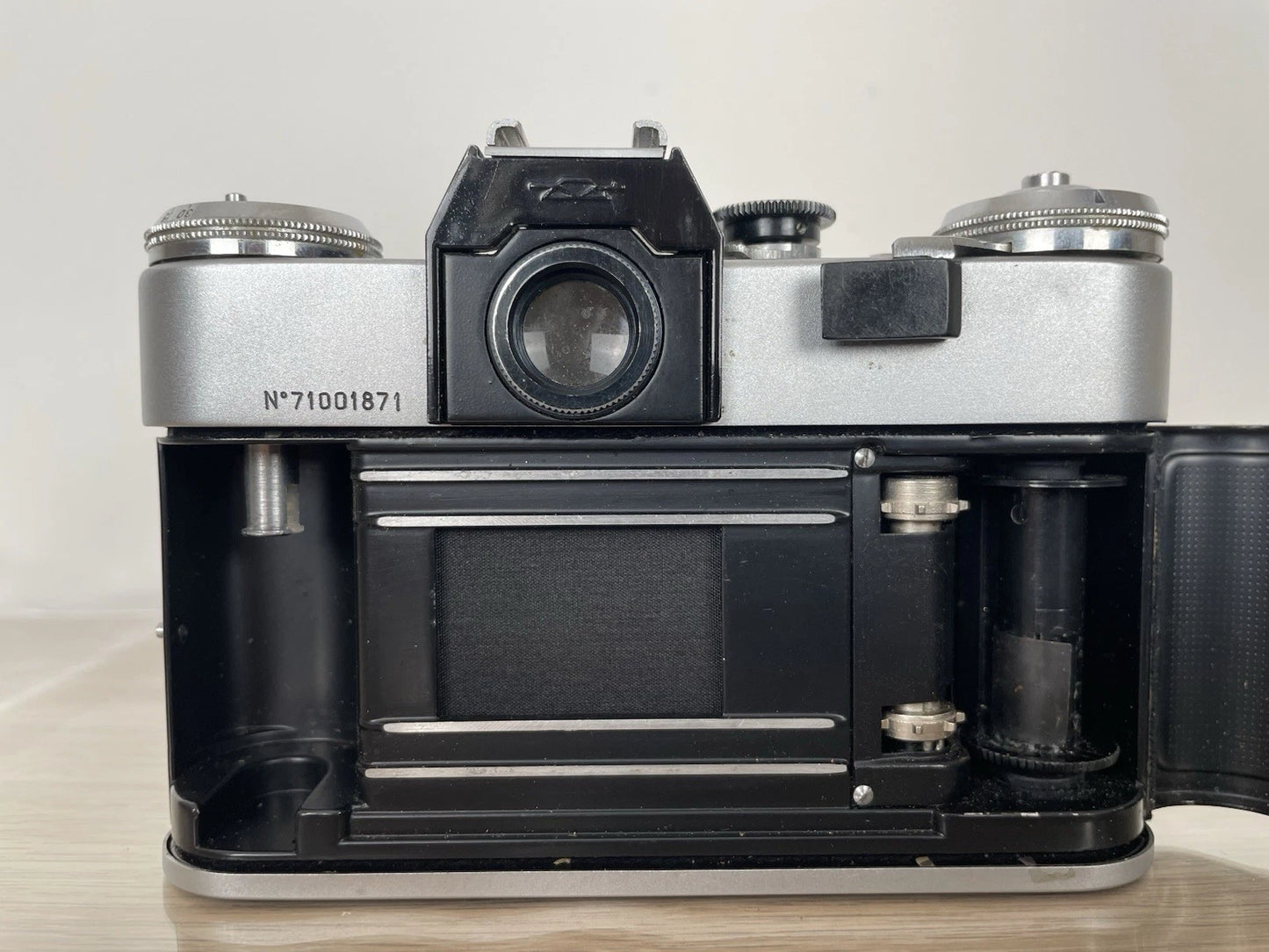 Fotocamera Analogica Zenit E Reflex 35mm URSS Anni 70 Nera Argento Con Custodia