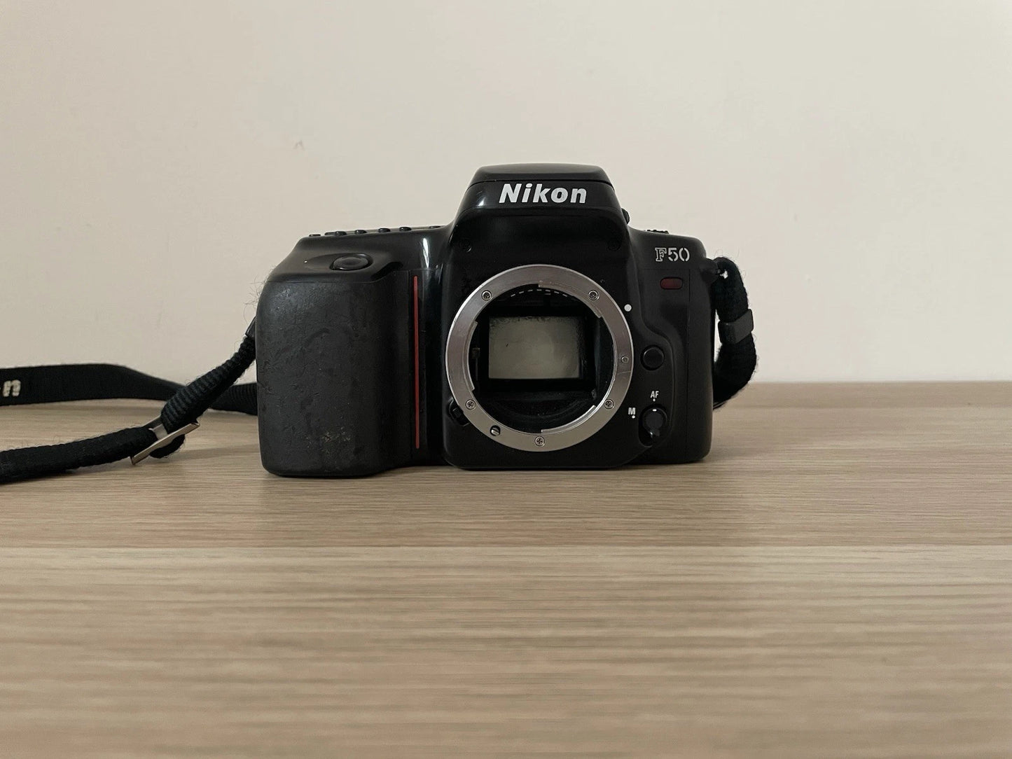 Fotocamera Analogica Nikon F50 Reflex 35mm Solo Corpo Macchina Fotografica Nero