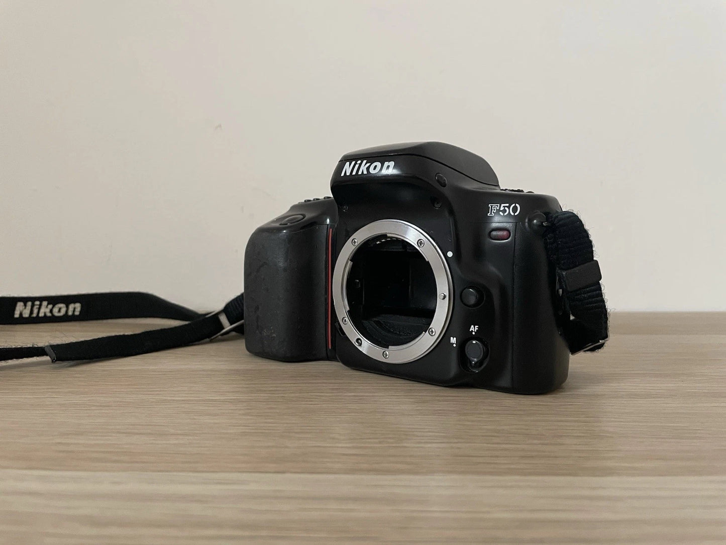 Fotocamera Analogica Nikon F50 Reflex 35mm Solo Corpo Macchina Fotografica Nero