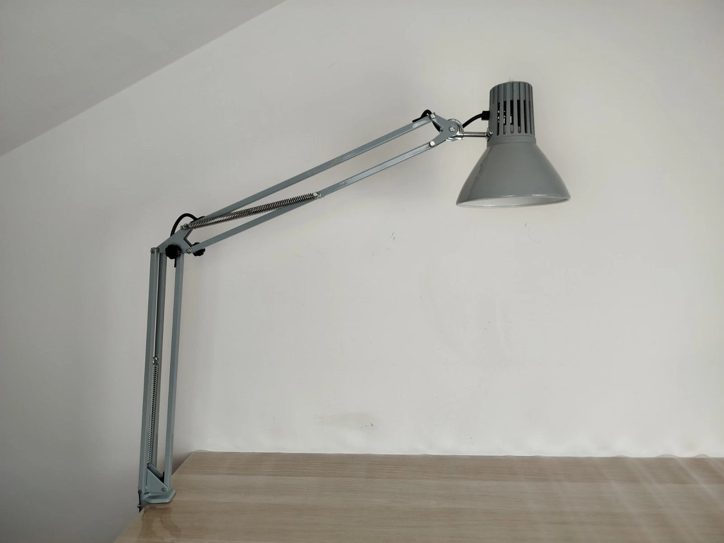 Lampada Da Tavolo Snodabile RIMSA RI e Morsetto Industriale Da Officina Vintage