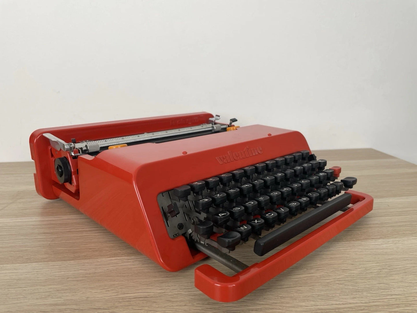Macchina Per Scrivere Olivetti Valentine Ettore Sottsass Anni 70 MoMa NYC Rosso