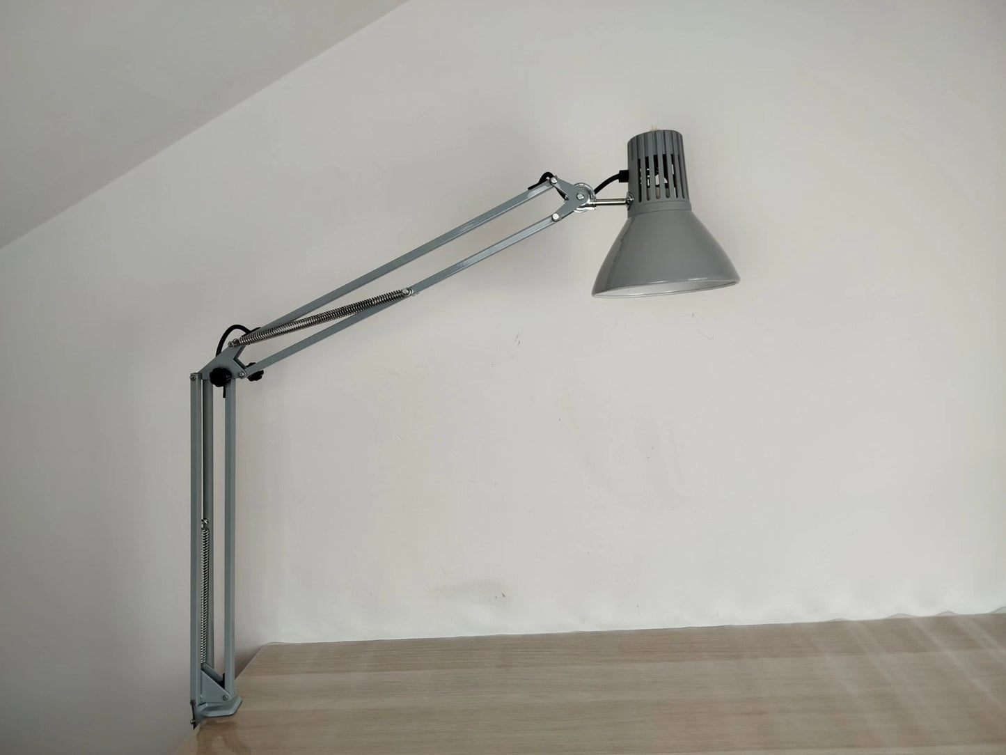 Lampada Da Tavolo Snodabile RIMSA RI e Morsetto Industriale Da Officina Vintage