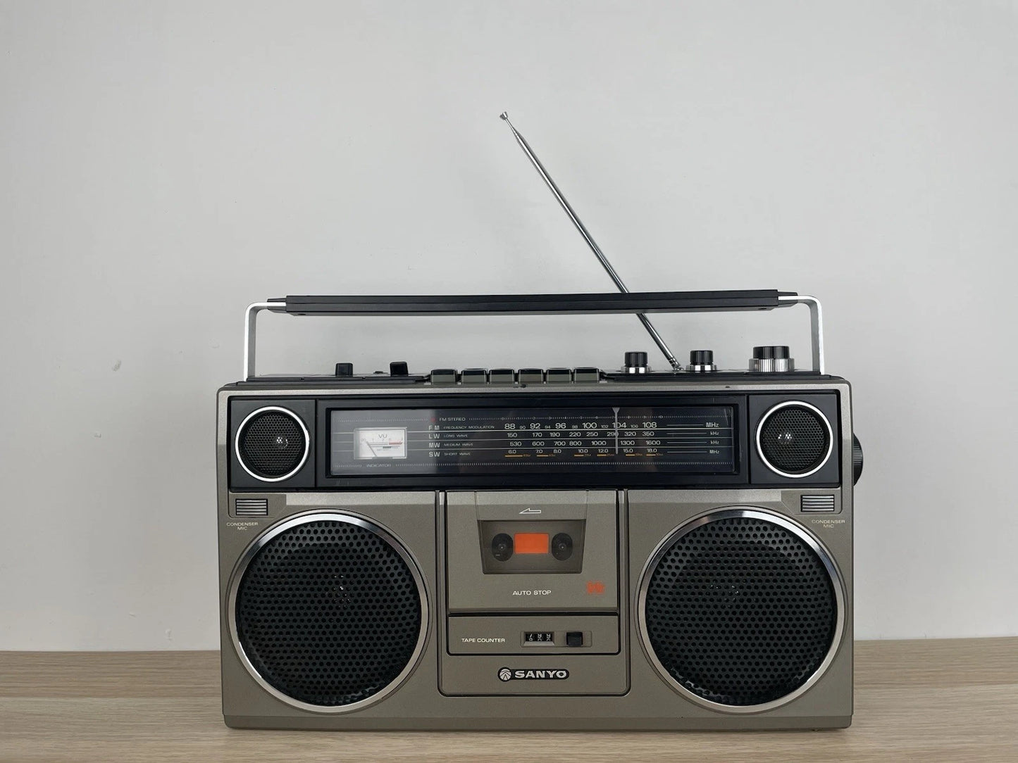Boombox Sanyo M9930LU Ghettoblaster Radio AM FM Vintage Epoca Anni 70 Grigio
