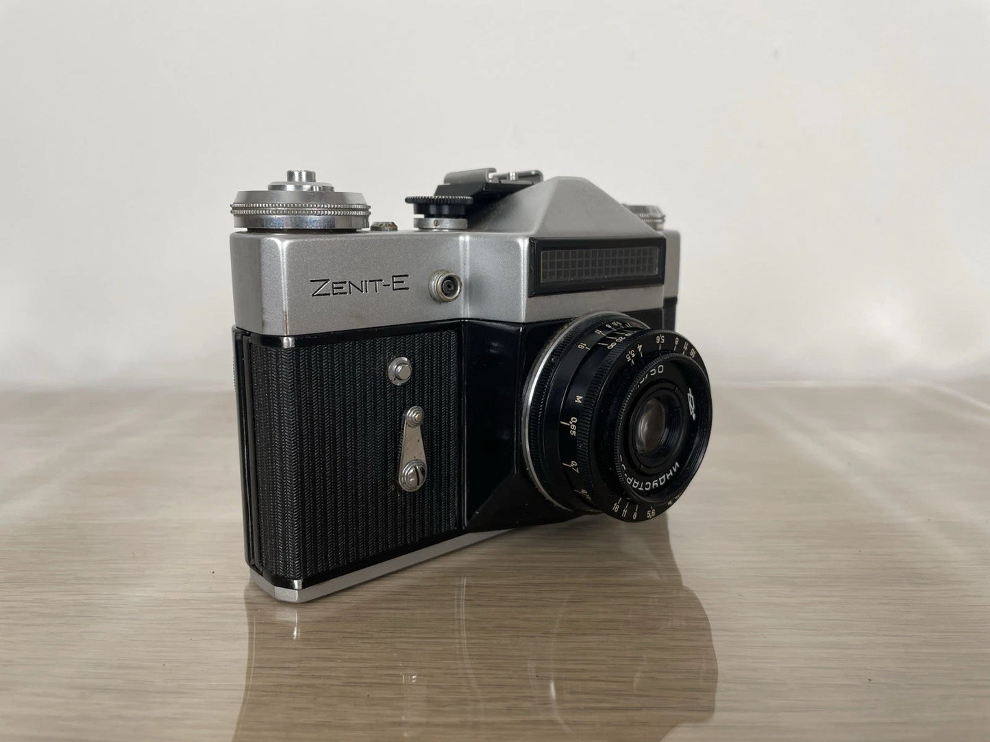 Fotocamera Analogica Zenit E Reflex 35mm URSS Anni 70 Nera Argento Con Custodia