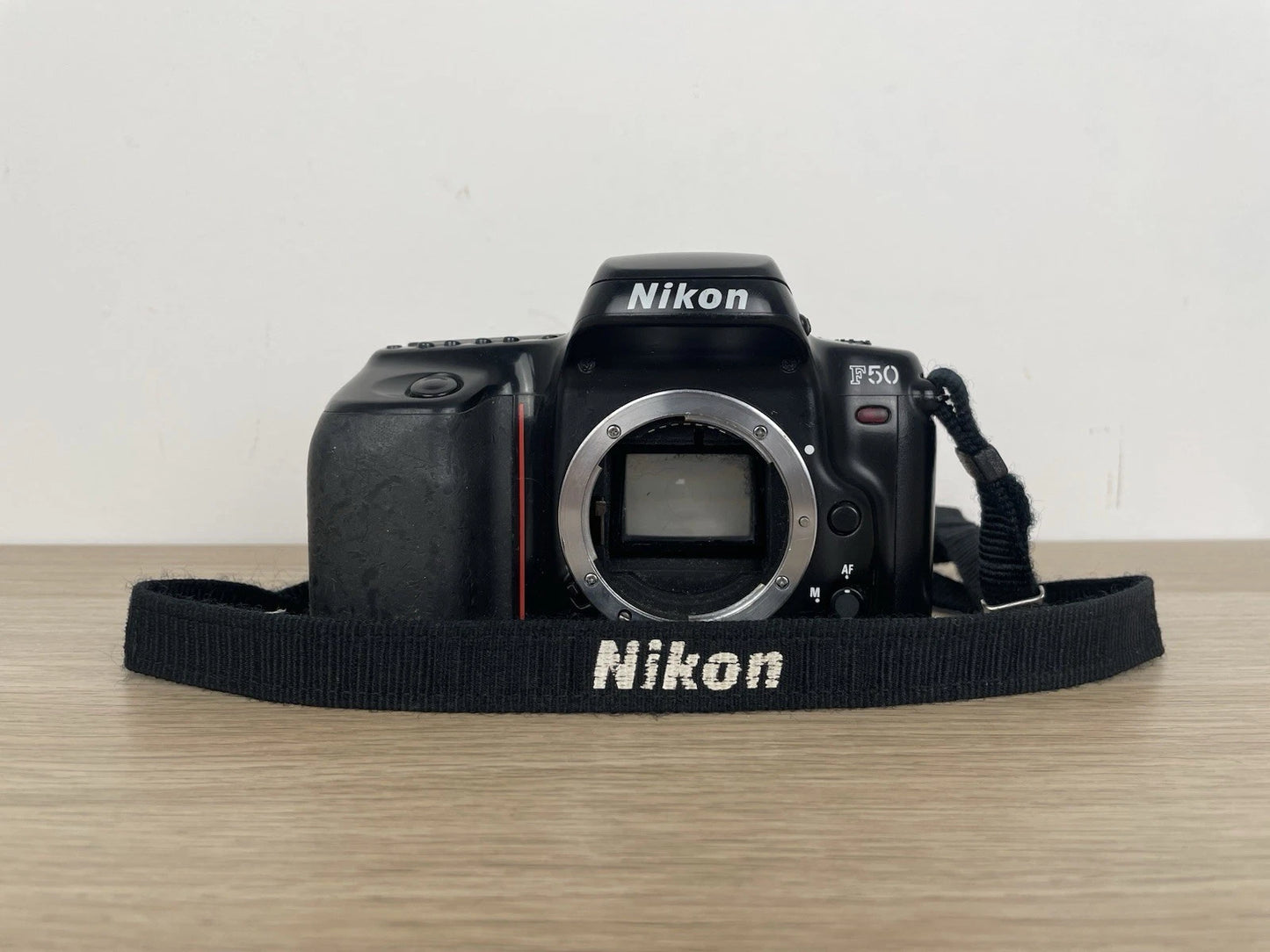 Fotocamera Analogica Nikon F50 Reflex 35mm Solo Corpo Macchina Fotografica Nero