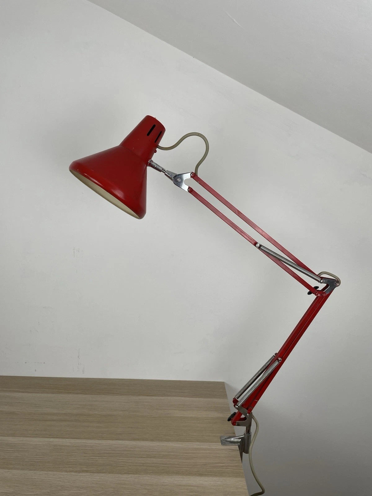 Lampada Snodabile Seminara Industriale Ministeriale Vintage Con Morsetto Rosso