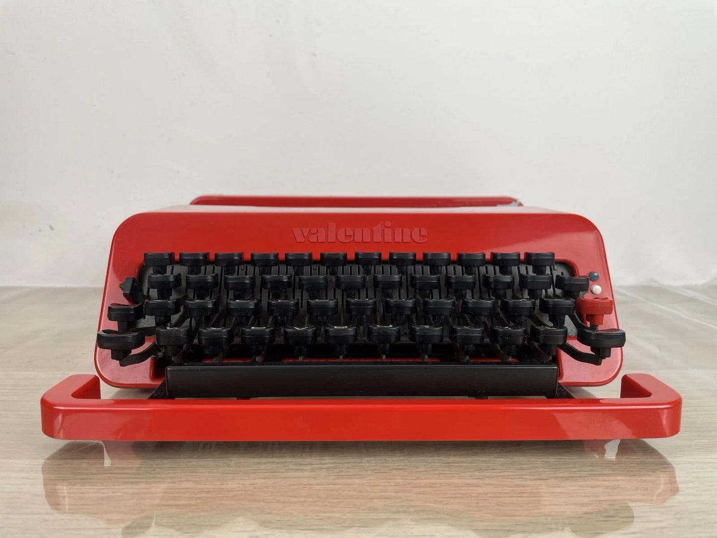 Olivetti Valentine Macchina Per Scrivere Rossa Ettore Sottsass Anni 70 MoMa NYC
