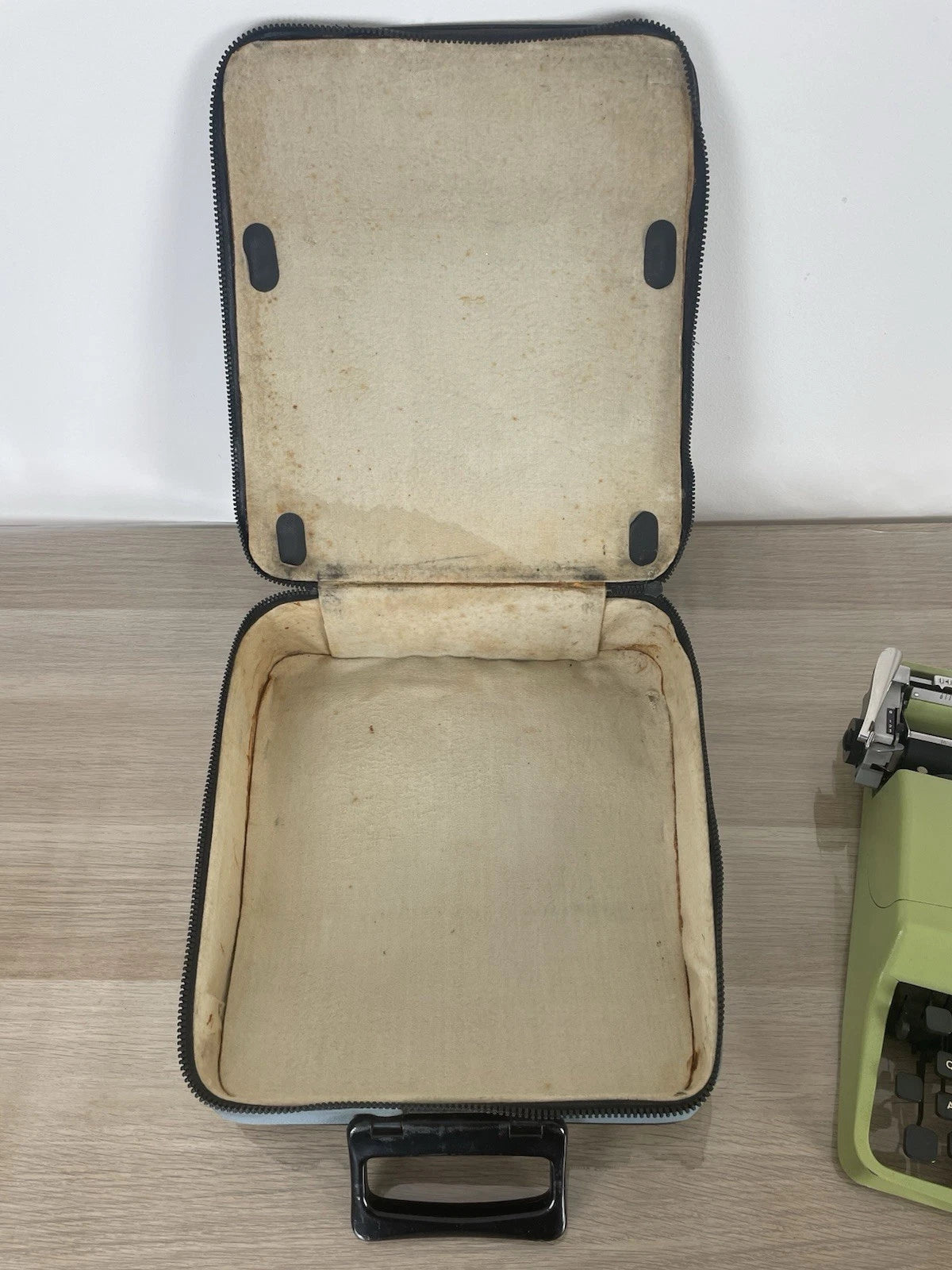 Macchina Da Scrivere Olivetti Lettera 32 Vintage Verde Nizzoli Anni 60 +Custodia