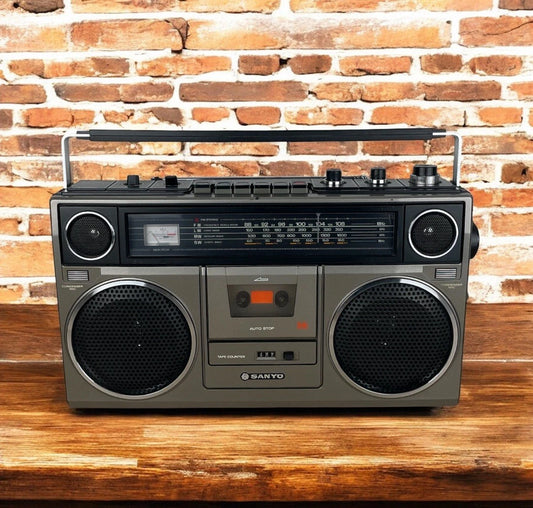 Boombox Sanyo M9930LU Ghettoblaster Radio AM FM Vintage Epoca Anni 70 Grigio