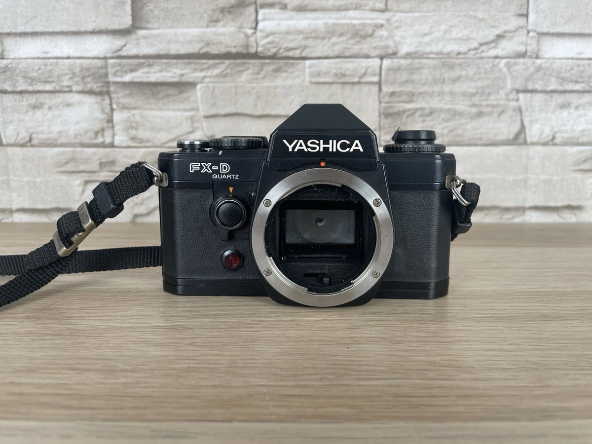 Fotocamera Analogica Yashica Fd-X Quarz Solo Corpo Macchina Per Pezzi Ricambio