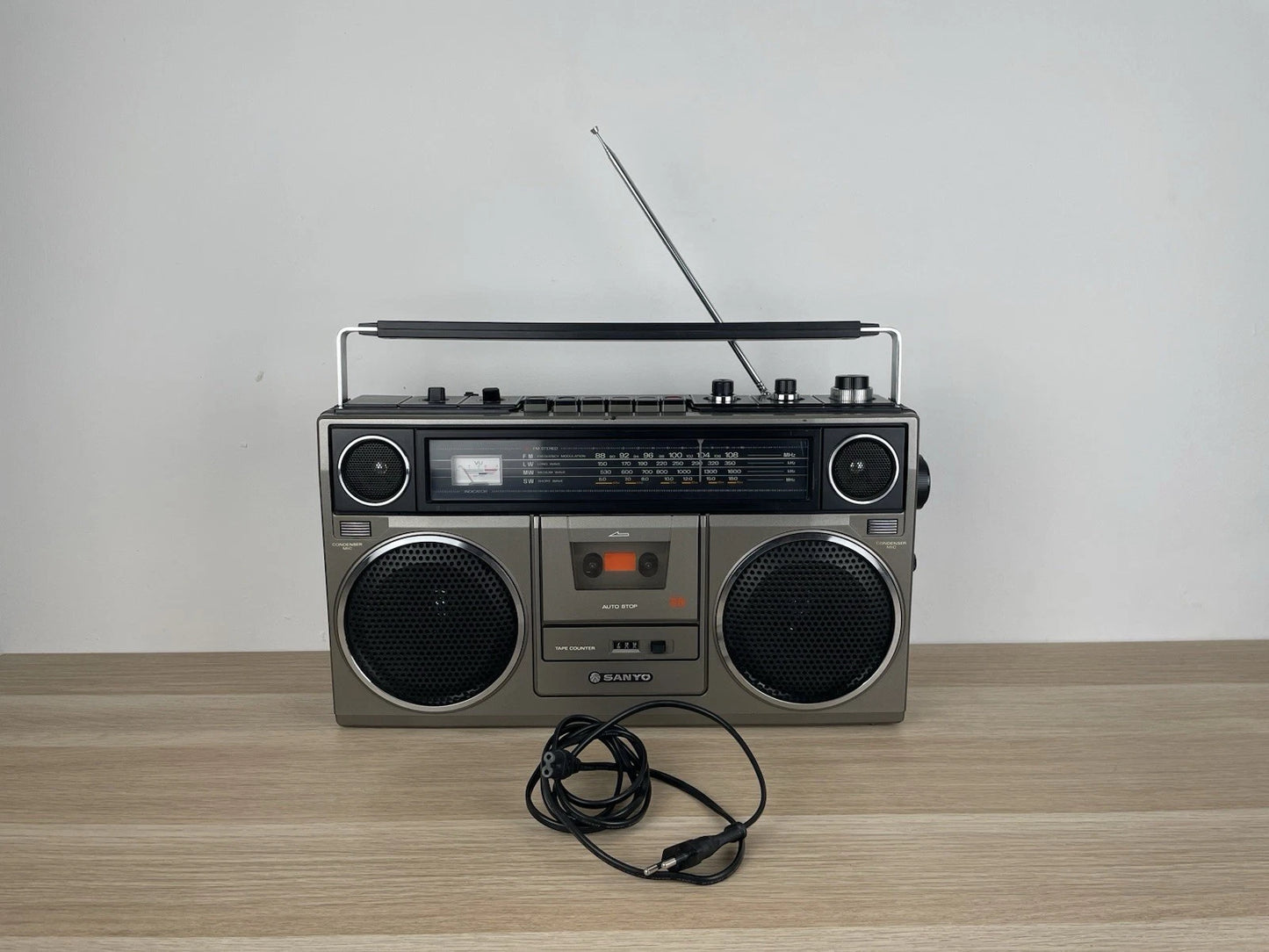 Boombox Sanyo M9930LU Ghettoblaster Radio AM FM Vintage Epoca Anni 70 Grigio