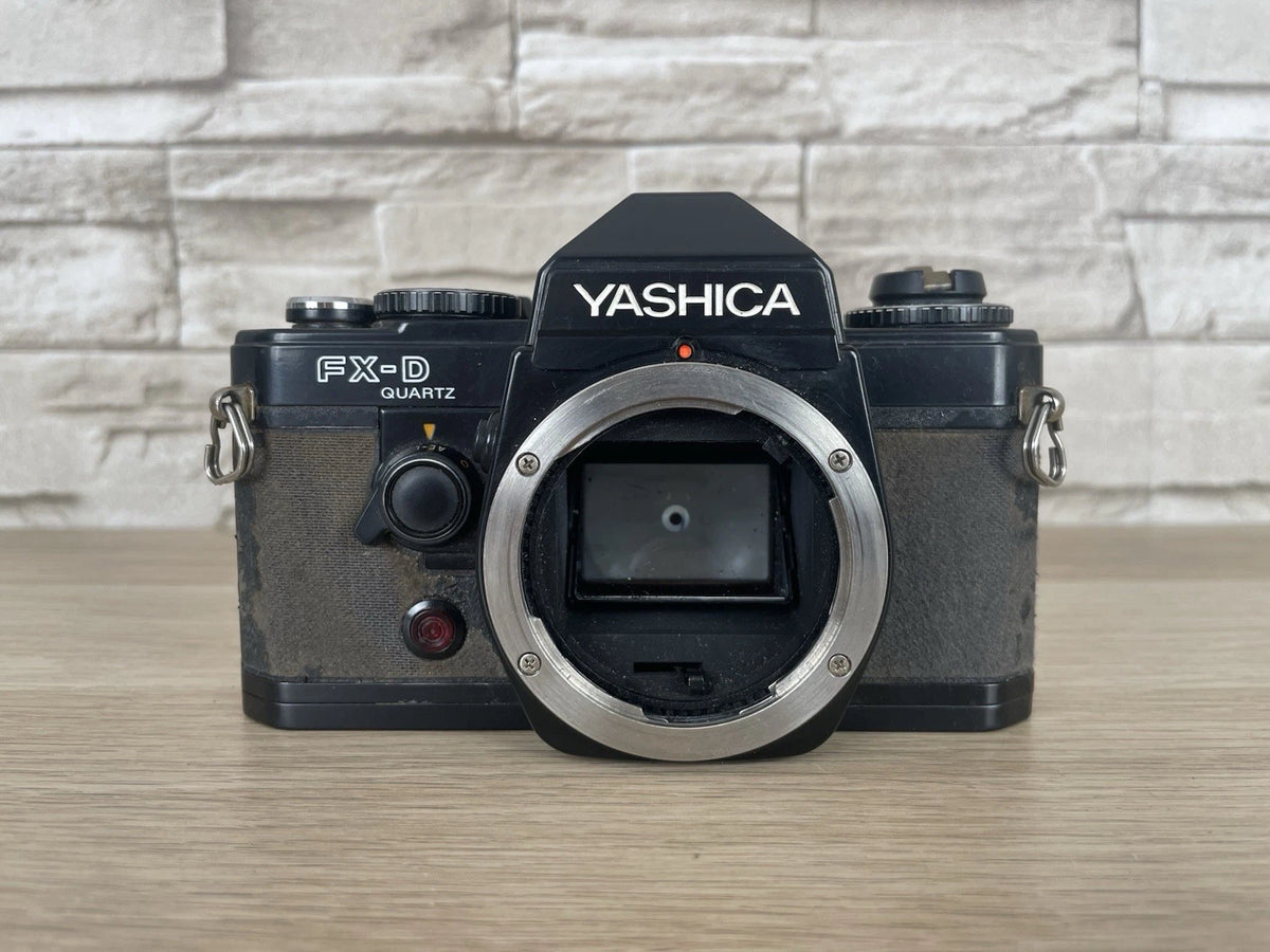 Fotocamera Yashica FX-D Quartz Solo Corpo Macchina Per Pezzi di Ricambio Nera