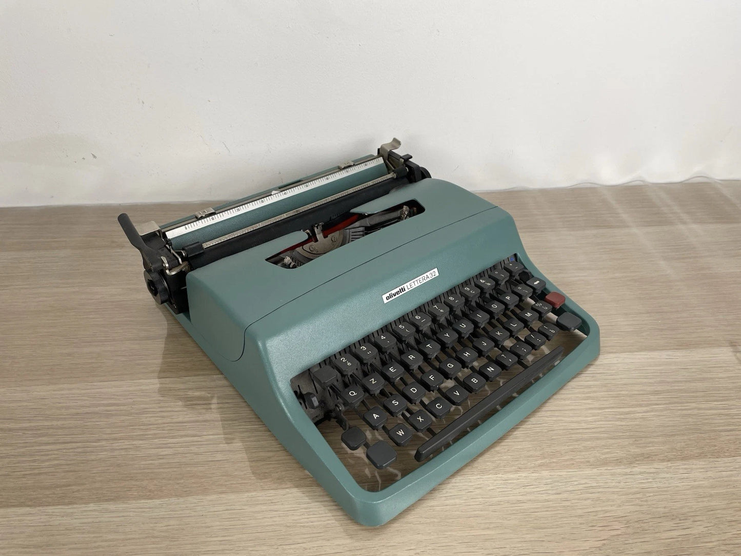 Macchina Da Scrivere Olivetti Lettera 32 Vintage Design Nizzoli Anni 60 Azzurra