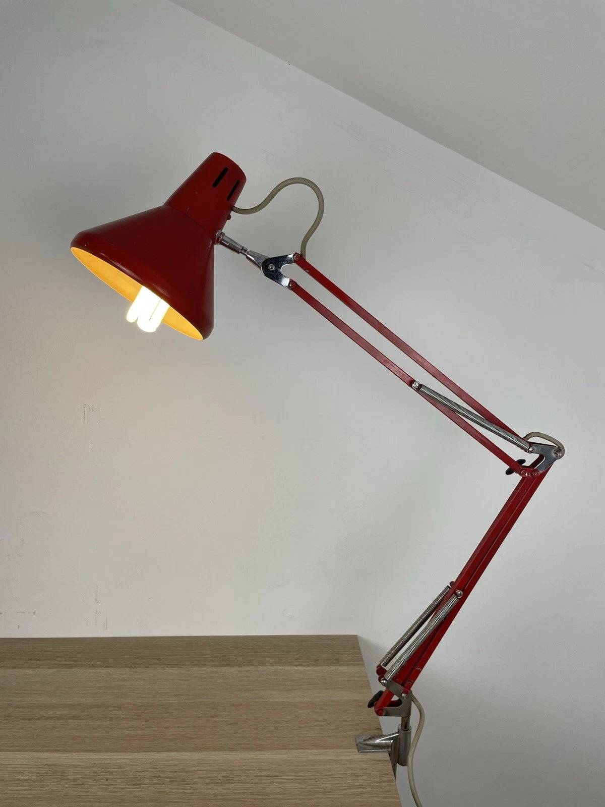 Lampada Snodabile Seminara Industriale Ministeriale Vintage Con Morsetto Rosso