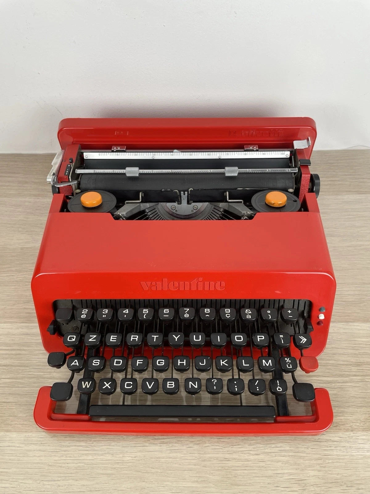 Olivetti Valentine Macchina Per Scrivere Rossa Ettore Sottsass Anni 70 MoMa NYC