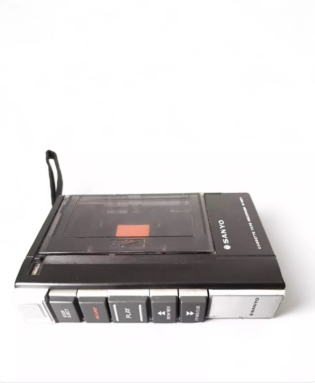 Registratore Portatile Sanyo M-1001 Vintage Epoca Musicassette non funzionante per pezzi di ricambio