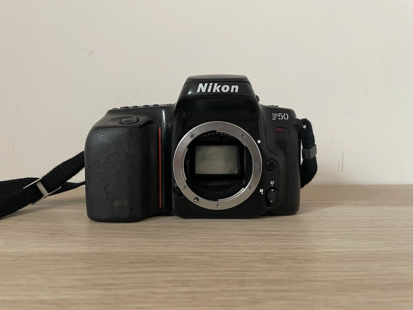 Fotocamera Analogica Nikon F50 Reflex 35mm Solo Corpo Macchina Fotografica Nero