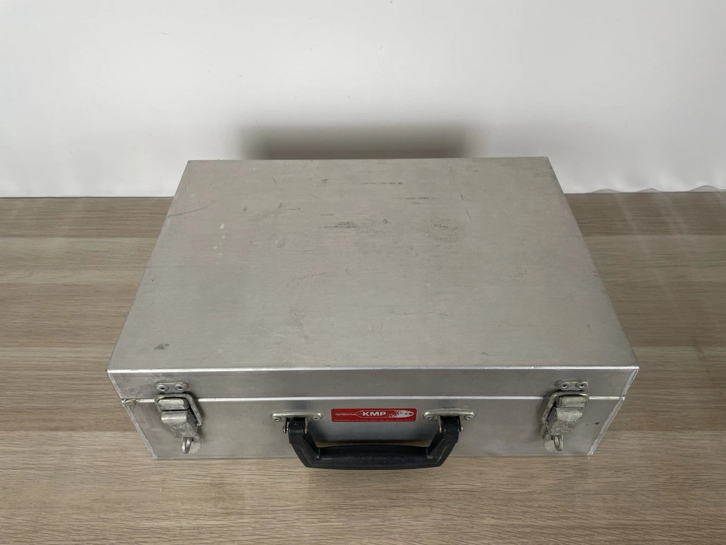 Valigia Tecnica KPM in Metallo Ermetica Vintage per Fotografia Strumenti Argento