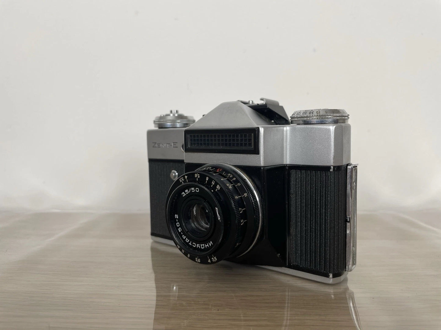 Fotocamera Analogica Zenit E Reflex 35mm URSS Anni 70 Nera Argento Con Custodia