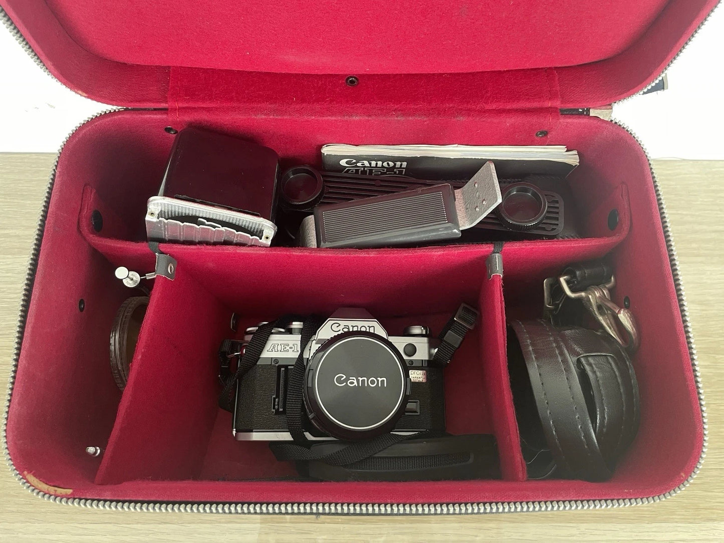 Fotocamera Canon AE-1 35mm SLR Film Camera Obiettivo 50mm Custodia +Battery Pack