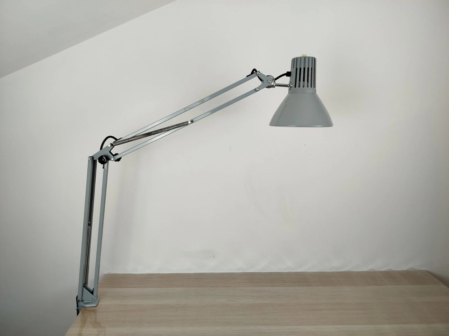 Lampada Da Tavolo Snodabile RIMSA RI e Morsetto Industriale Da Officina Vintage