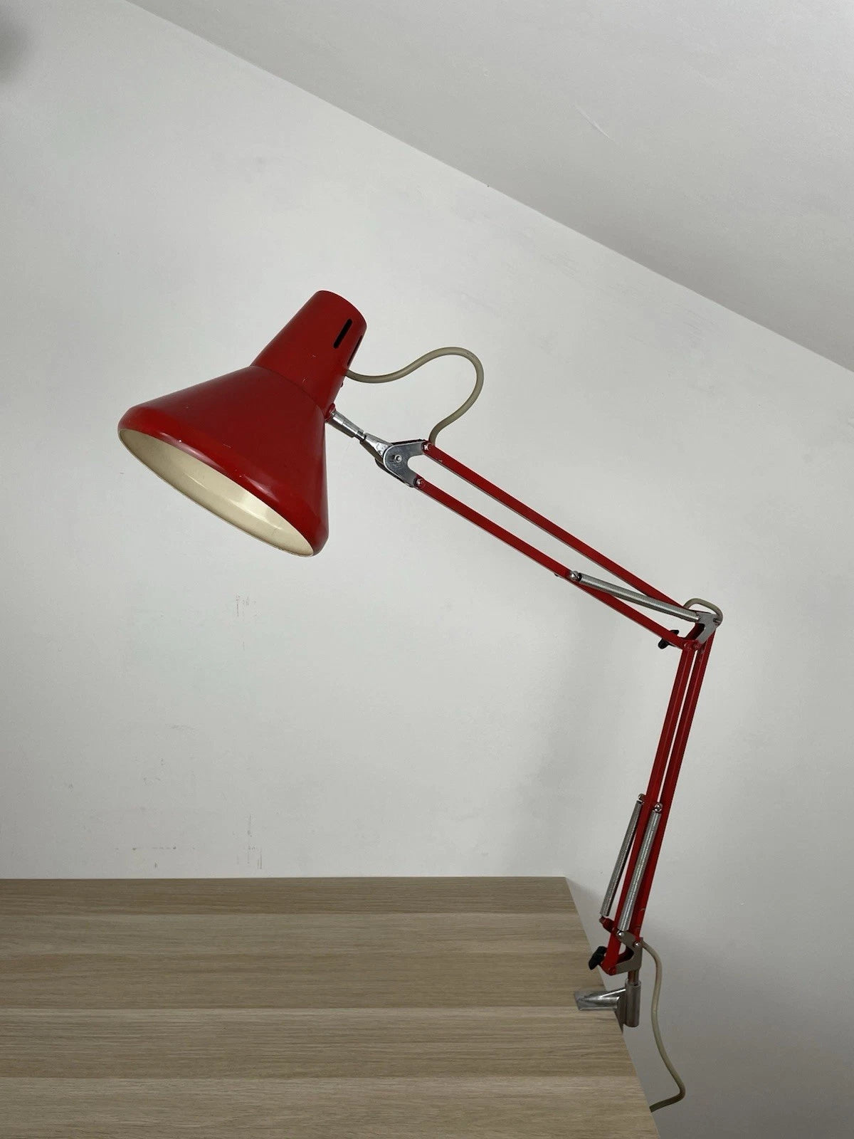 Lampada Snodabile Seminara Industriale Ministeriale Vintage Con Morsetto Rosso