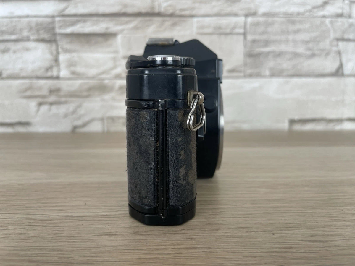 Fotocamera Yashica FX-D Quartz Solo Corpo Macchina Per Pezzi di Ricambio Nera