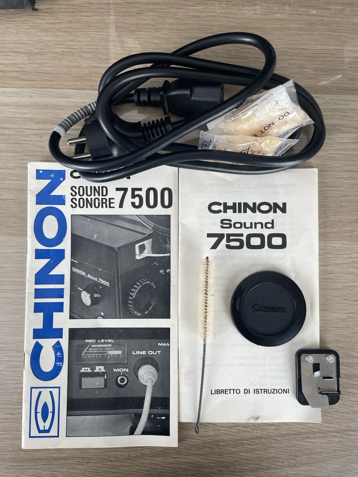 Proiettore Chinon Sound 7500 Sonoro Bobina Single8 Super8 Anni '70 Nero Vintage