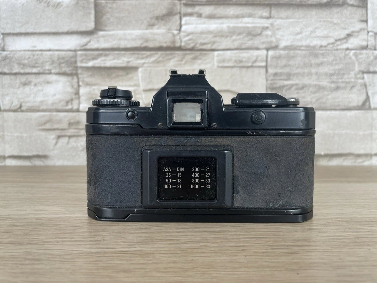 Fotocamera Yashica FX-D Quartz Solo Corpo Macchina Per Pezzi di Ricambio Nera