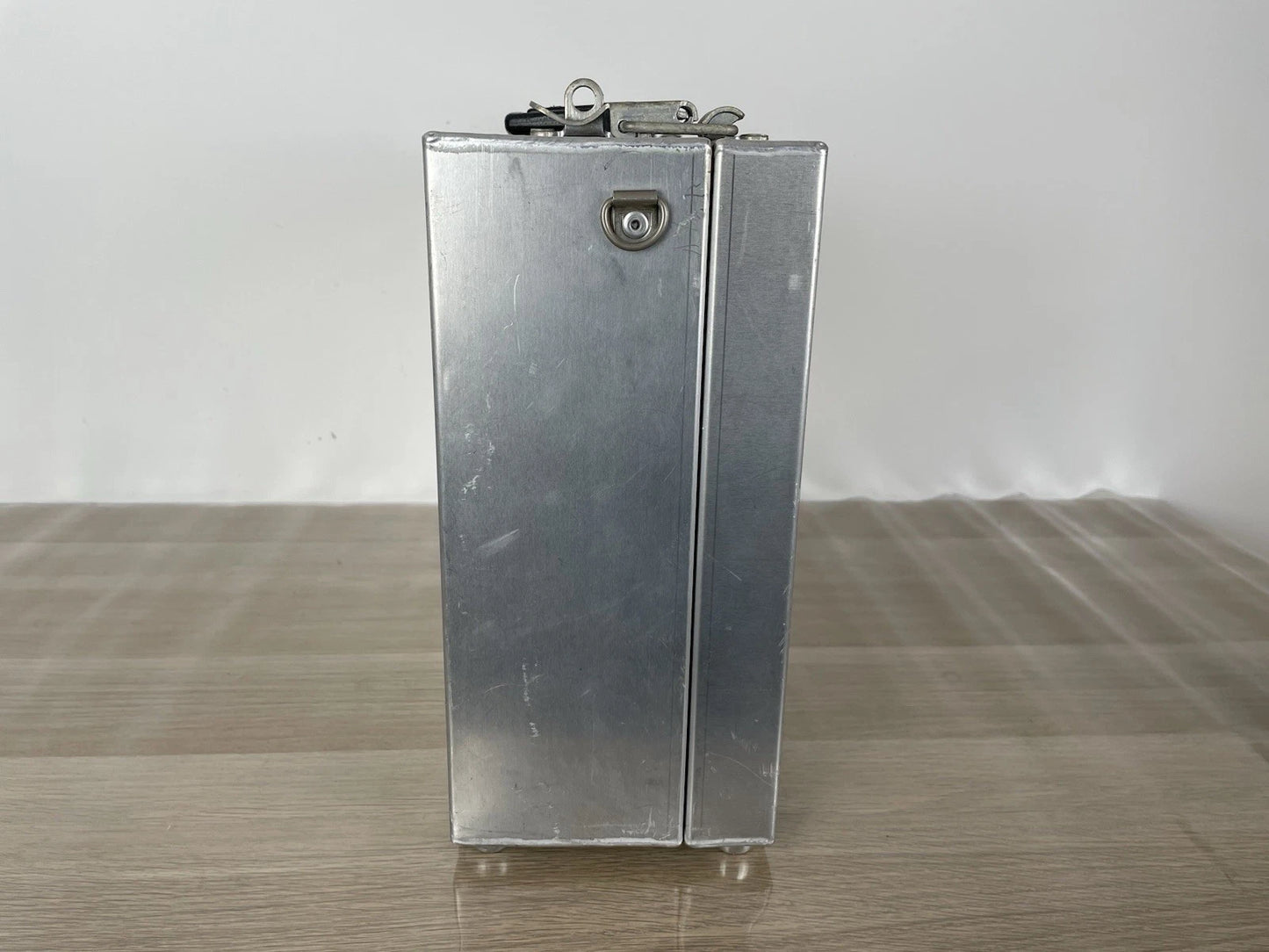 Valigia Tecnica KPM in Metallo Ermetica Vintage per Fotografia Strumenti Argento