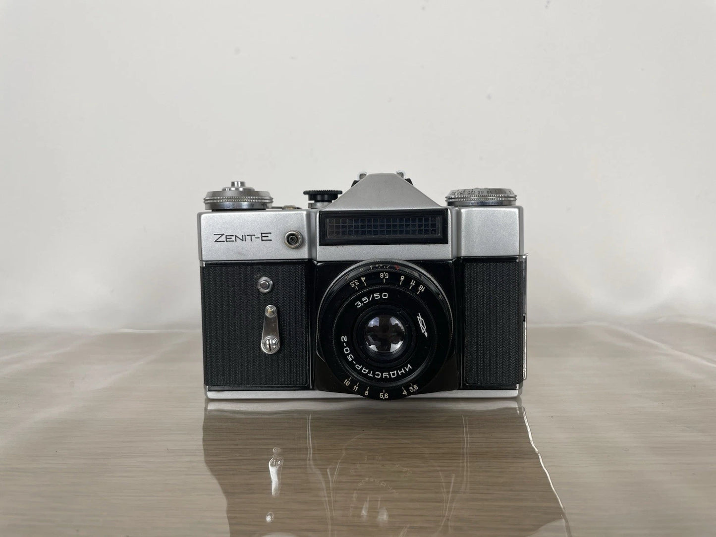 Fotocamera Analogica Zenit E Reflex 35mm URSS Anni 70 Nera Argento Con Custodia