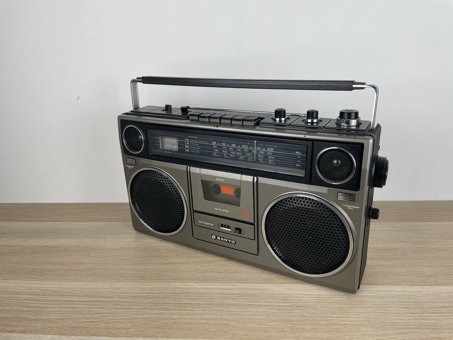Boombox Sanyo M9930LU Ghettoblaster Radio AM FM Vintage Epoca Anni 70 Grigio