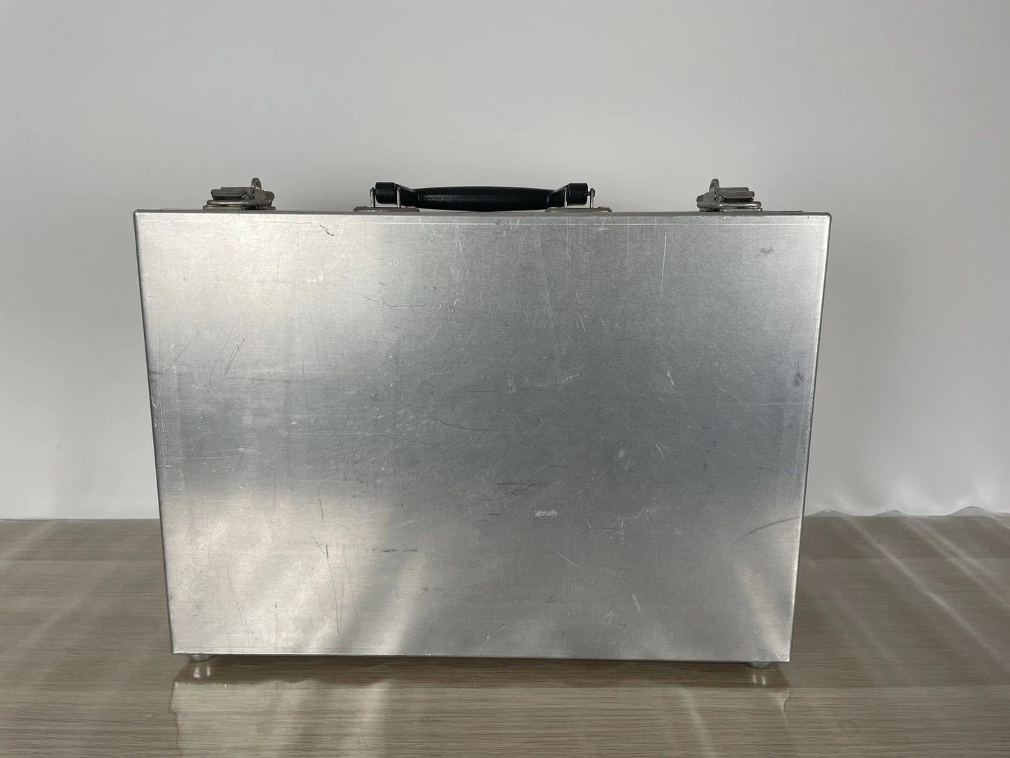 Valigia Tecnica KPM in Metallo Ermetica Vintage per Fotografia Strumenti Argento