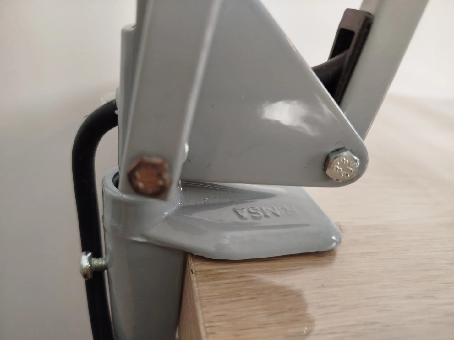 Lampada Da Tavolo Snodabile RIMSA RI e Morsetto Industriale Da Officina Vintage