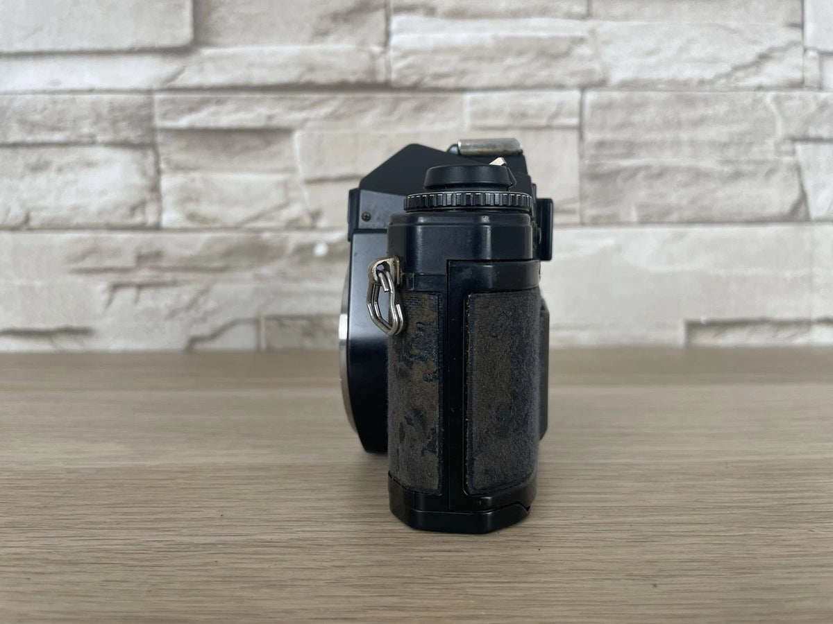 Fotocamera Yashica FX-D Quartz Solo Corpo Macchina Per Pezzi di Ricambio Nera