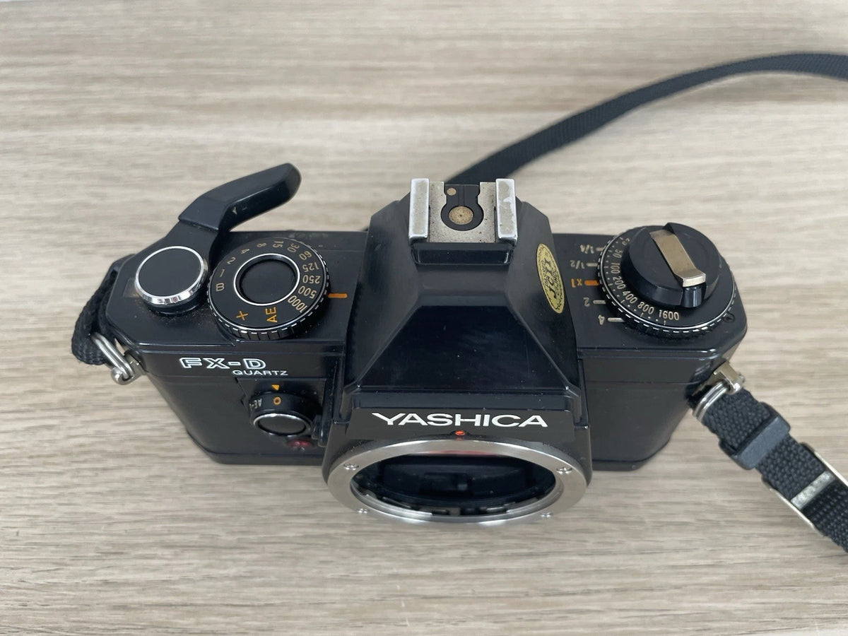 Fotocamera Analogica Yashica Fd-X Quarz Solo Corpo Macchina Per Pezzi Ricambio