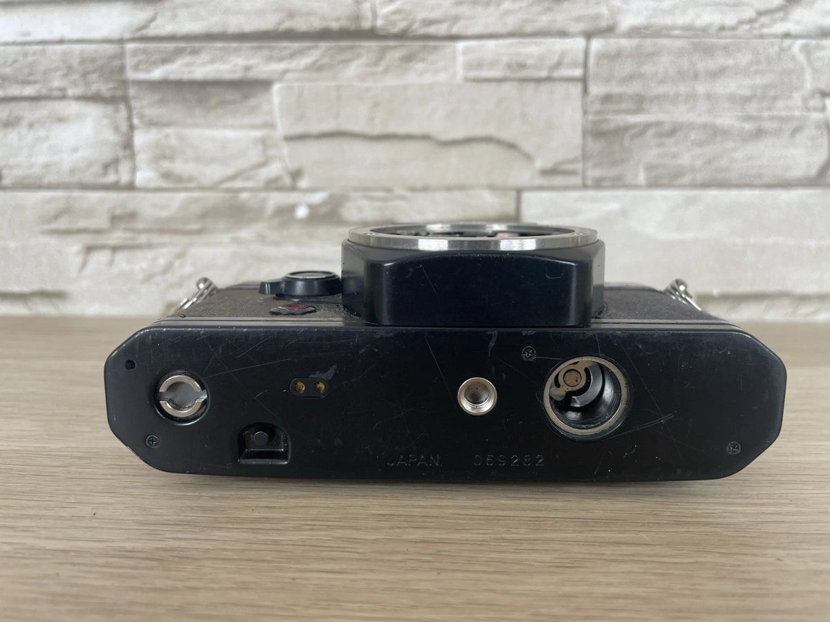 Fotocamera Yashica FX-D Quartz Solo Corpo Macchina Per Pezzi di Ricambio Nera