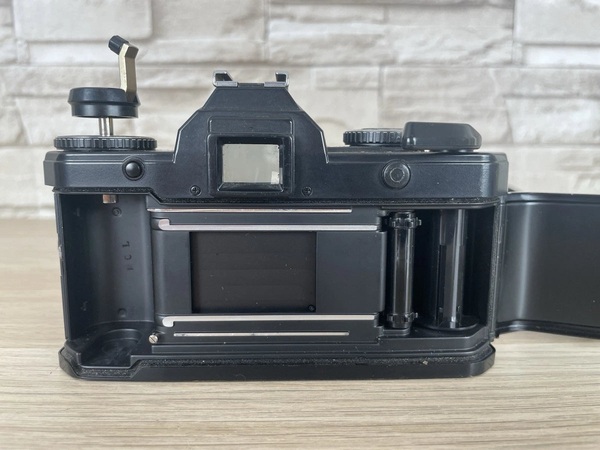 Fotocamera Analogica Yashica Fd-X Quarz Solo Corpo Macchina Per Pezzi Ricambio