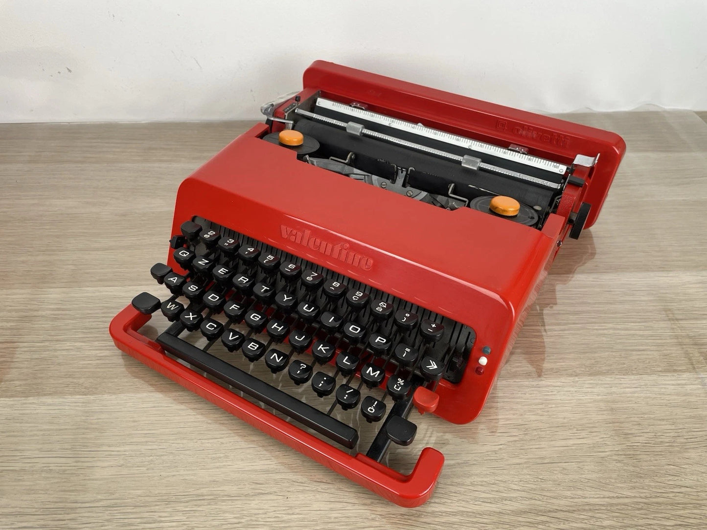 Olivetti Valentine Macchina Per Scrivere Rossa Ettore Sottsass Anni 70 MoMa NYC