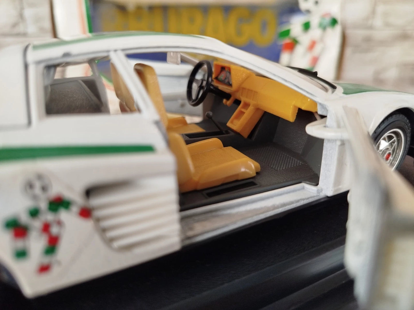 Modellino Automobile Burago Ferrari Testa Rossa 1984 Mondiali Italia 90 Cod 1504