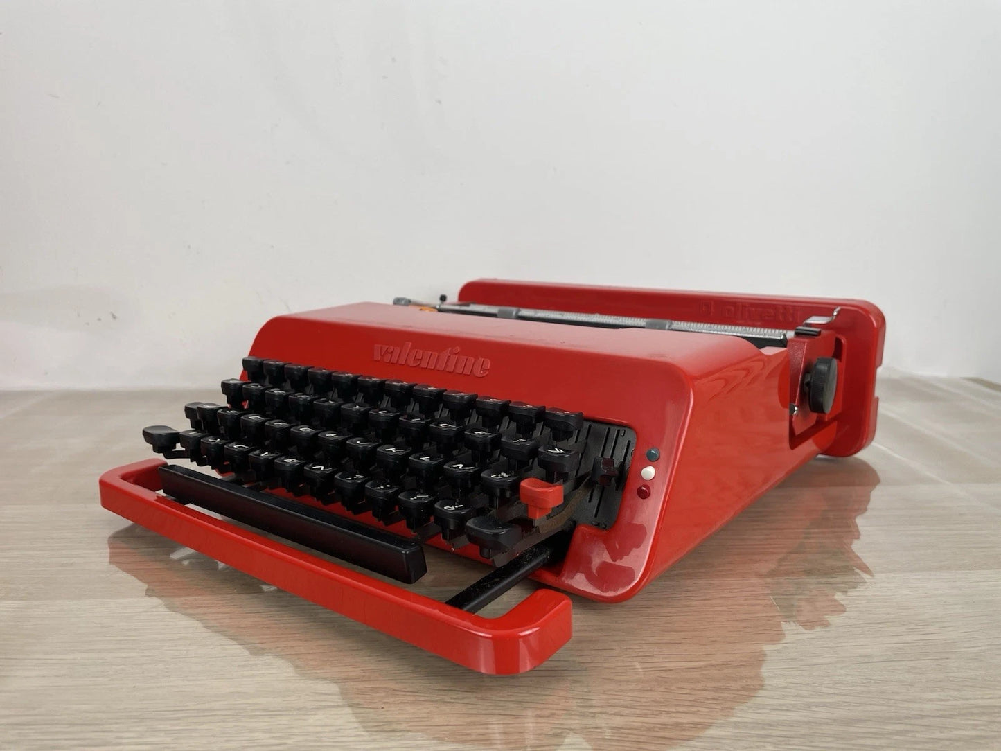 Olivetti Valentine Macchina Per Scrivere Rossa Ettore Sottsass Anni 70 MoMa NYC