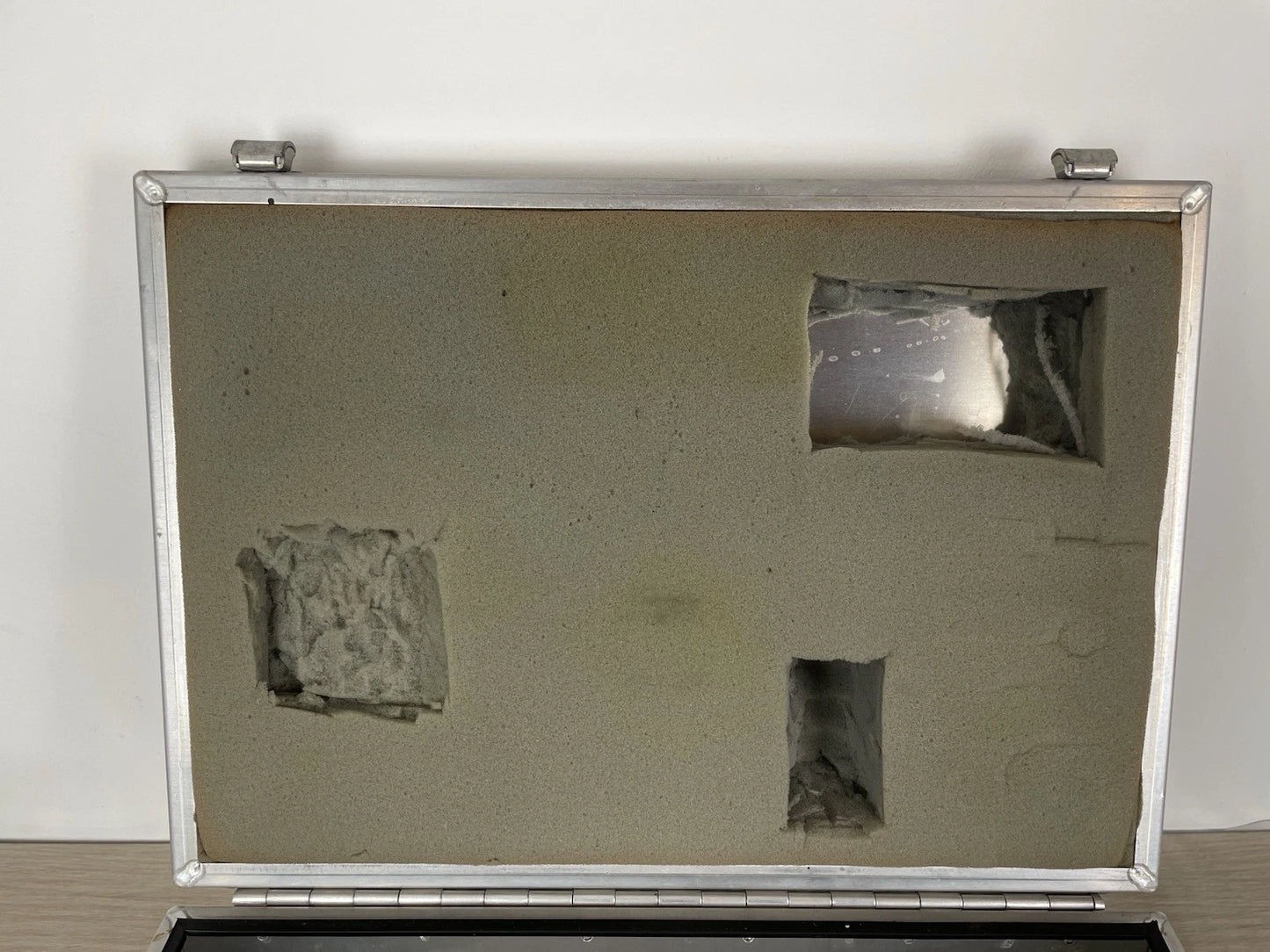 Valigia Tecnica KPM in Metallo Ermetica Vintage per Fotografia Strumenti Argento