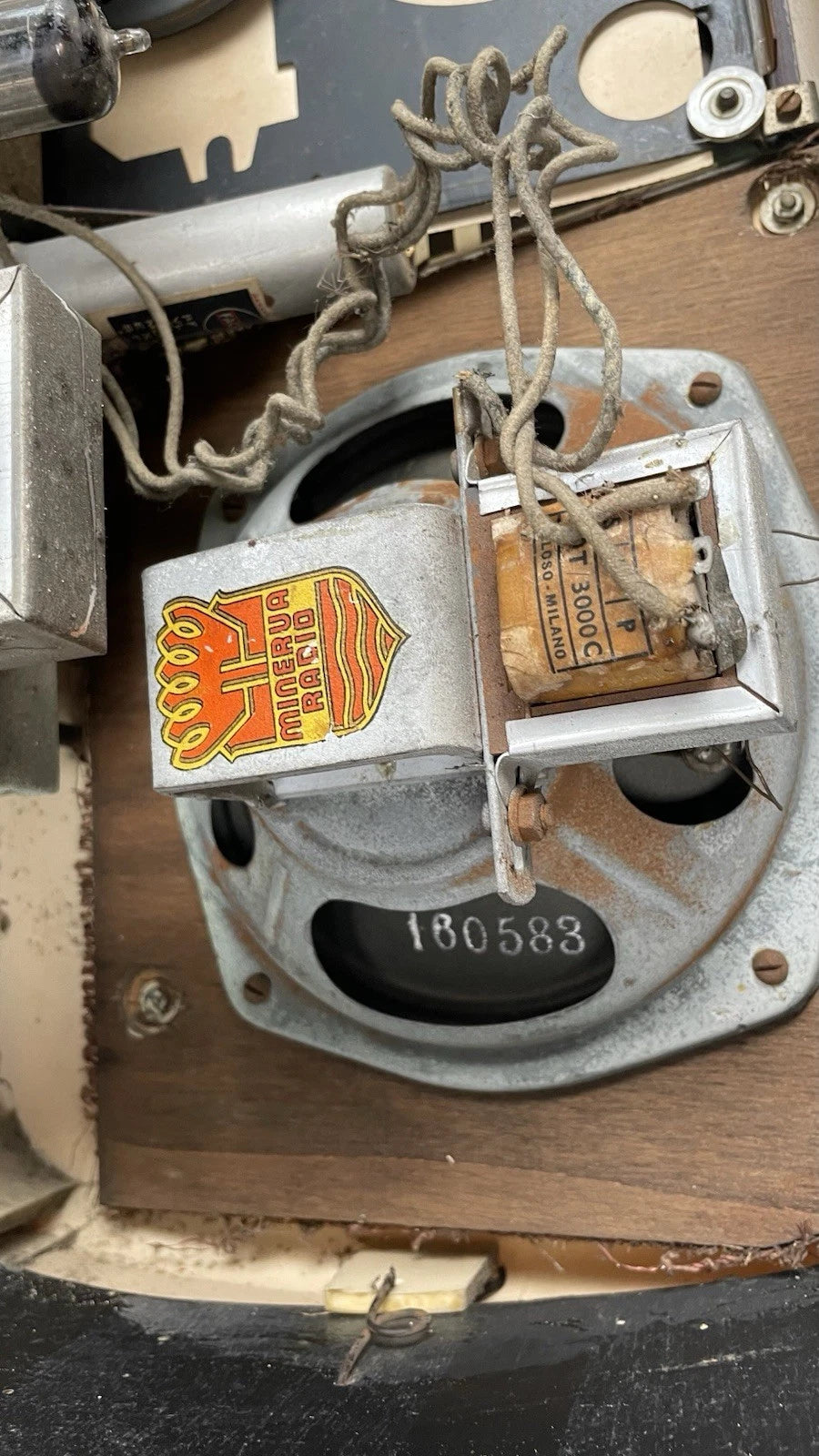 Antica Radio D'Epoca Minerva 525/2 Vintage Valvolare Anni 50 In Legno Solo AM